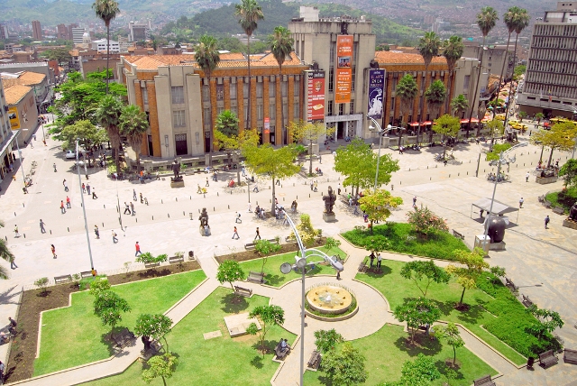 Plaza de Botero en el parque de Berrio