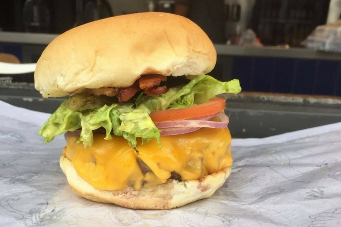 18 hamburguerias com lanches por até R$25 pra comer bem e pagar pouco