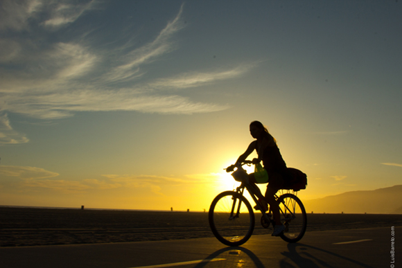 Mujer Viajar Sola Por El Mundo